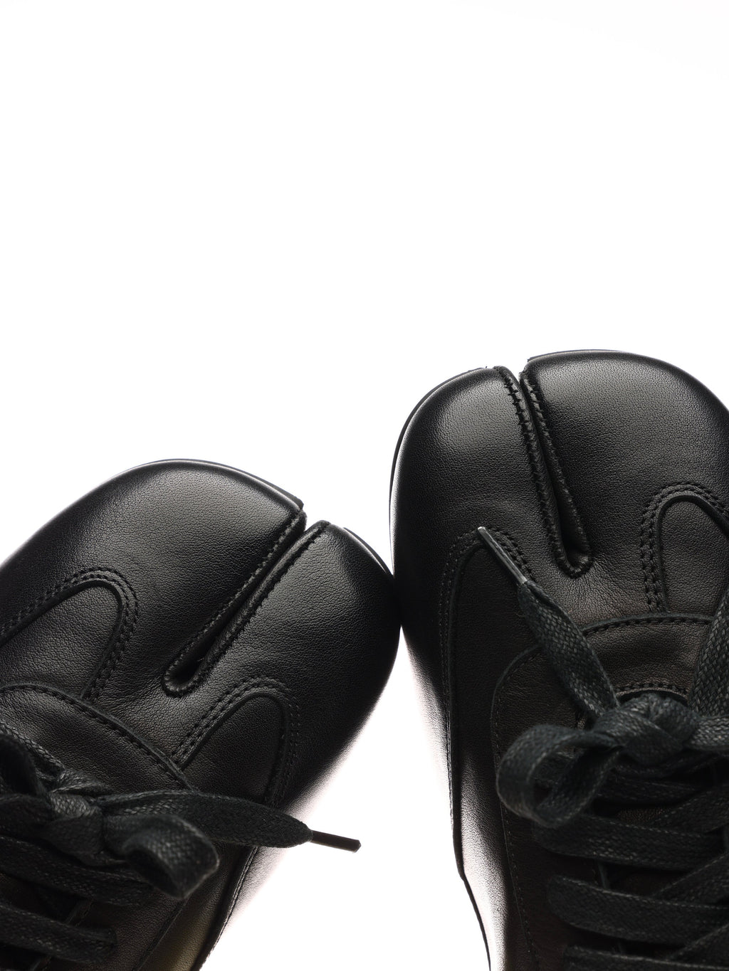 6CRAYON Thin-Sole TABI Sneakers in Waxed Top-Grain Soft Cowhide