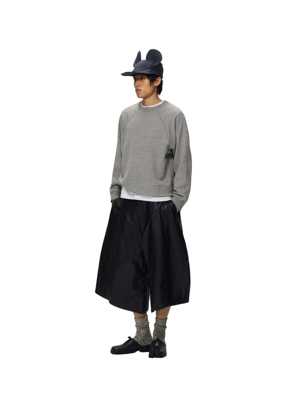 6CRAYON Unisex Black Elastic Waist Spliced Pleated PU Leather Shorts
