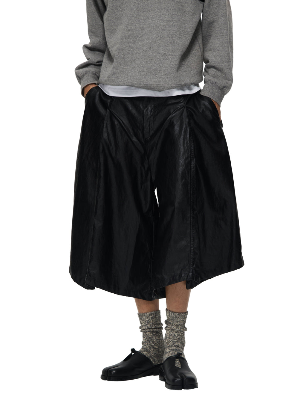 6CRAYON Unisex Black Elastic Waist Spliced Pleated PU Leather Shorts
