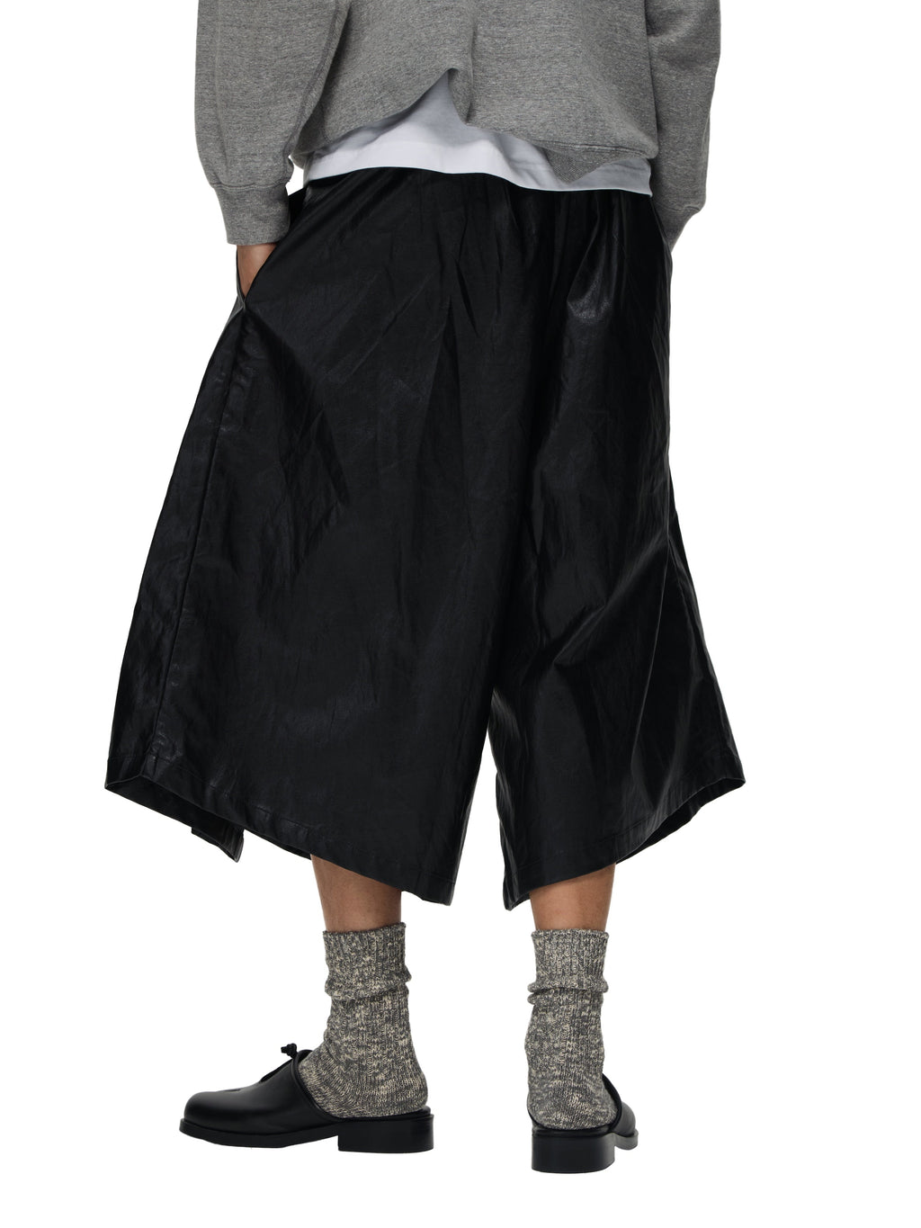 6CRAYON Unisex Black Elastic Waist Spliced Pleated PU Leather Shorts