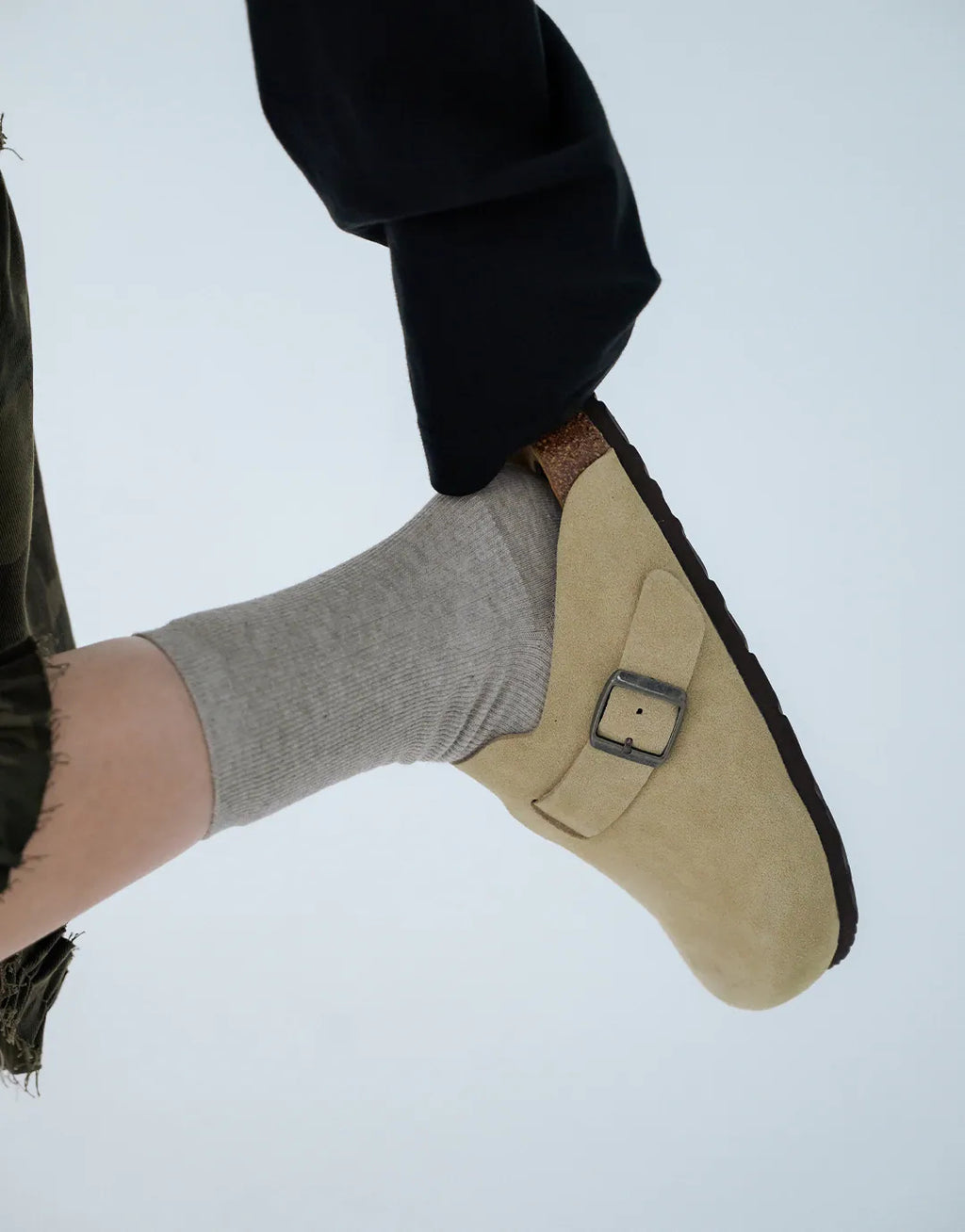 ZIPPER Suede Mules Beige