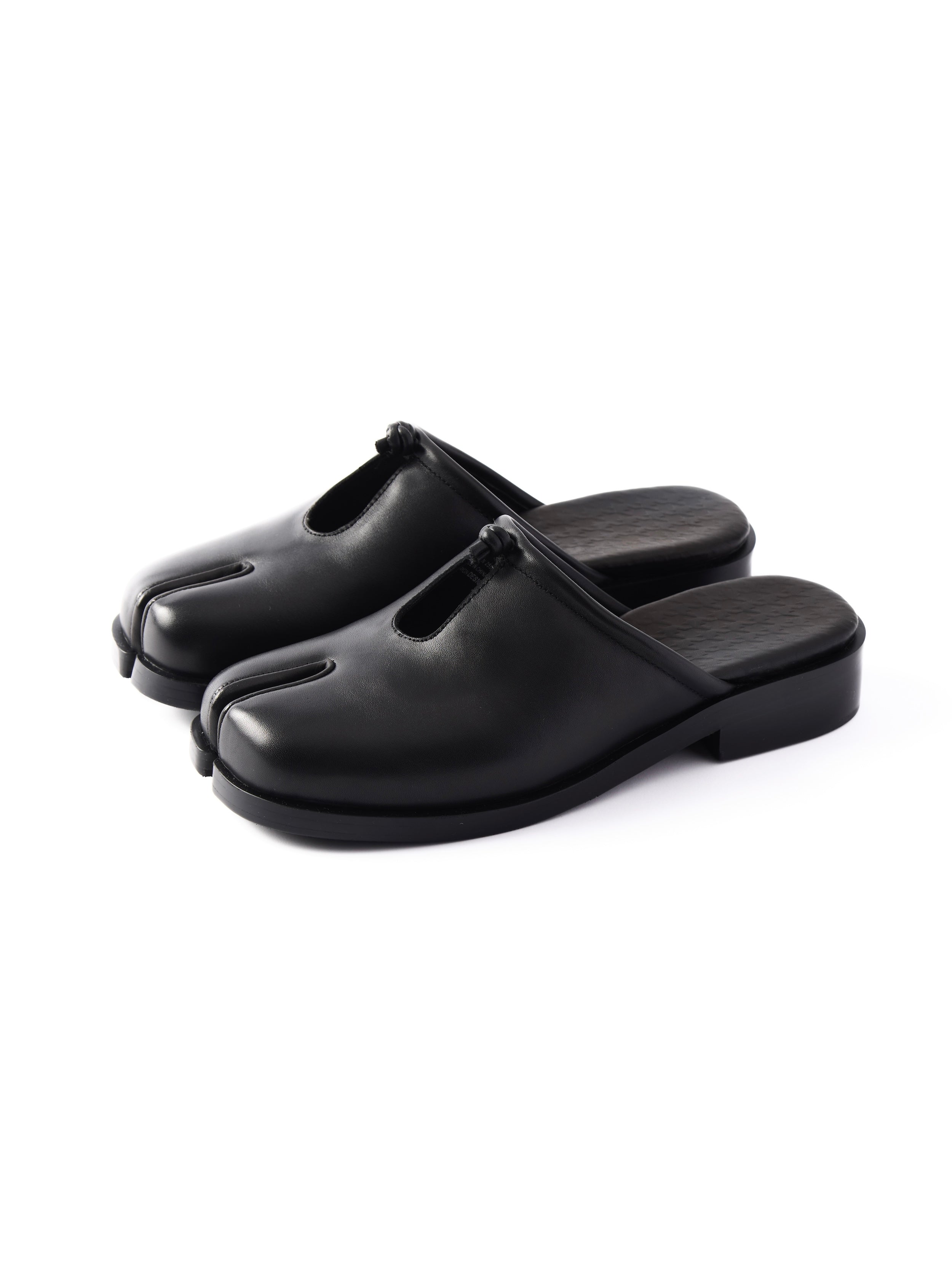 6CRAYON Unisex Black Cow Leather Mule Slides with Tabi Split Toe Cutout & Knot Embellishment