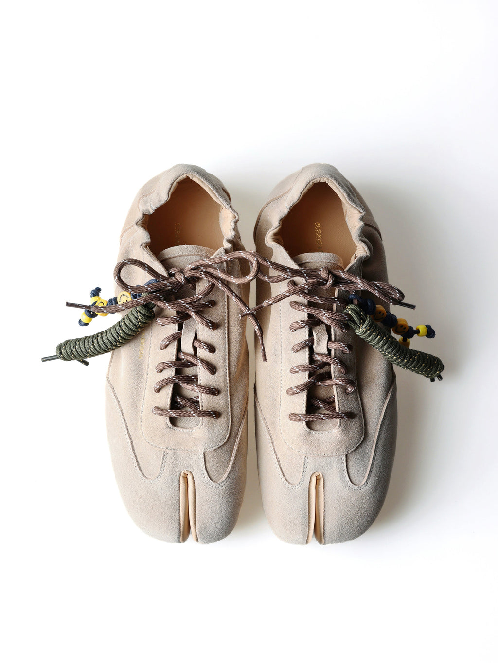 6CRAYON Thin-Sole Tabi Sneakers | Khaki Suede Cowhide Version