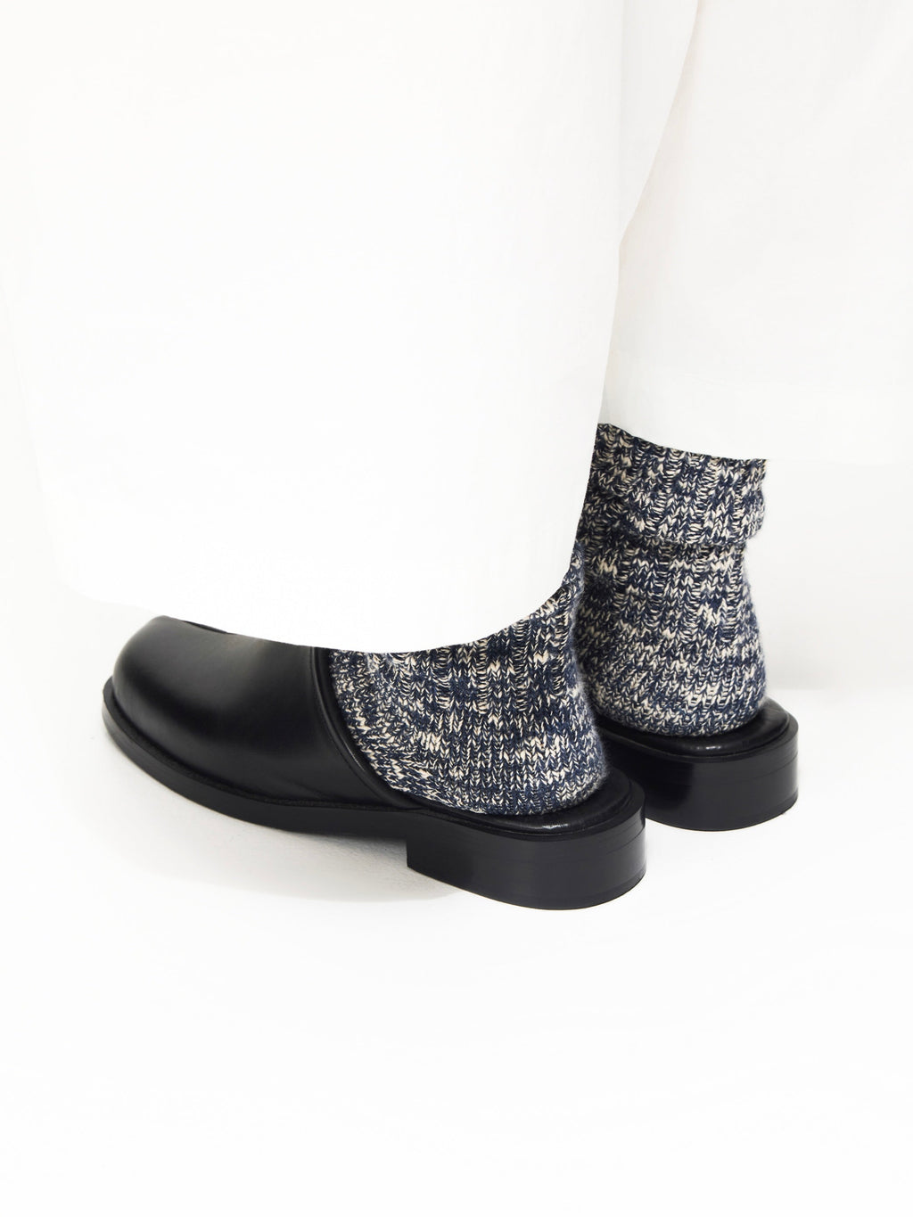 6CRAYON Unisex Black Cow Leather Mule Slides with Tabi Split Toe Cutout & Knot Embellishment