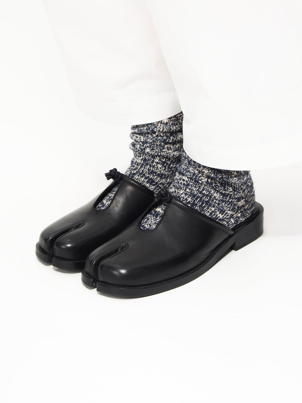 6CRAYON Unisex Black Cow Leather Mule Slides with Tabi Split Toe Cutout & Knot Embellishment