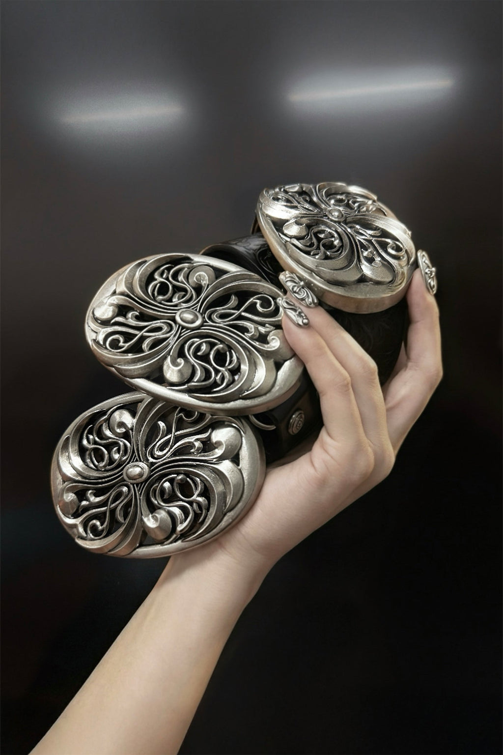 DND4DES Chrome Acanthus Carved Leather Belt