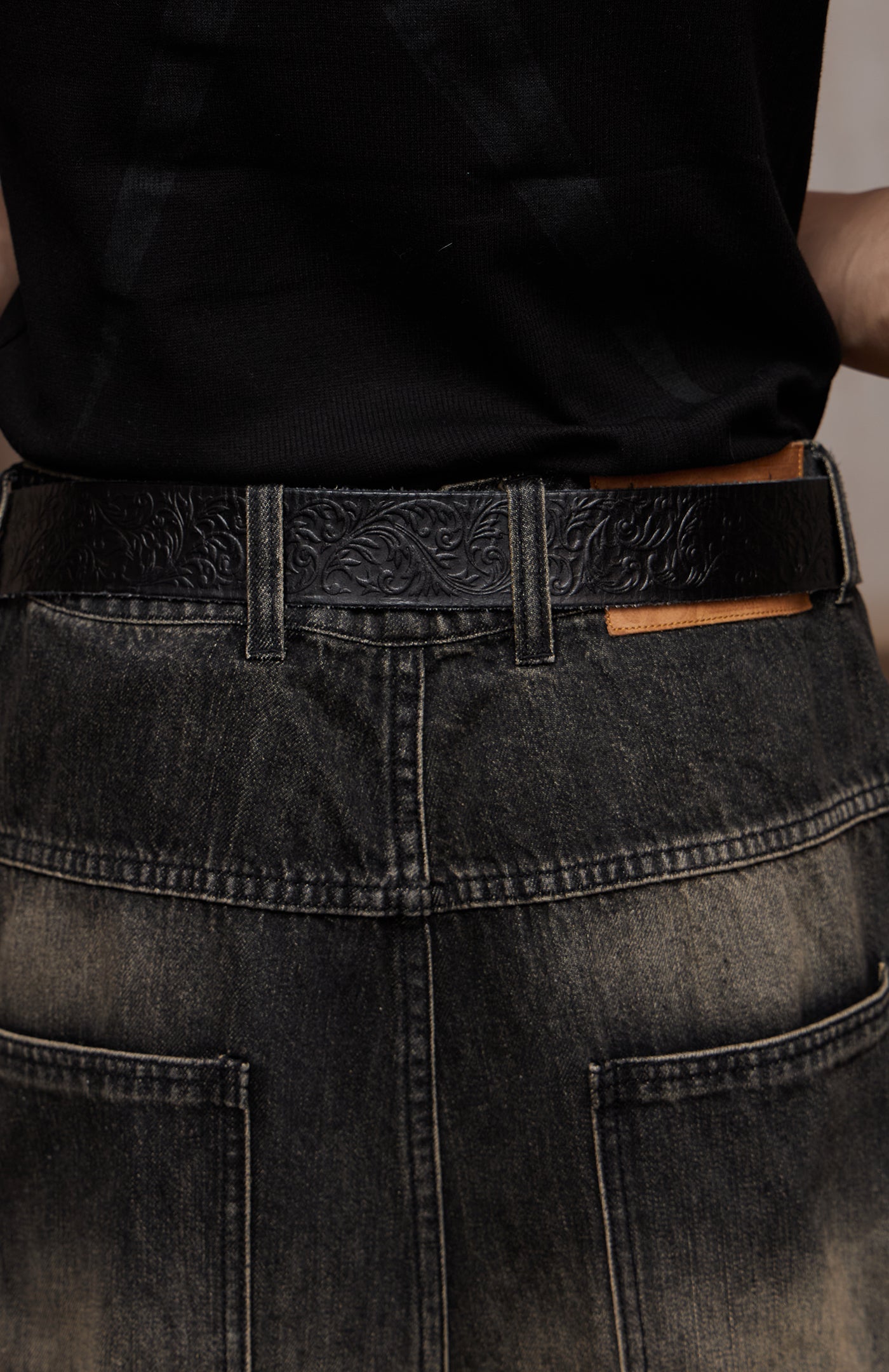 DND4DES Chrome Acanthus Carved Leather Belt