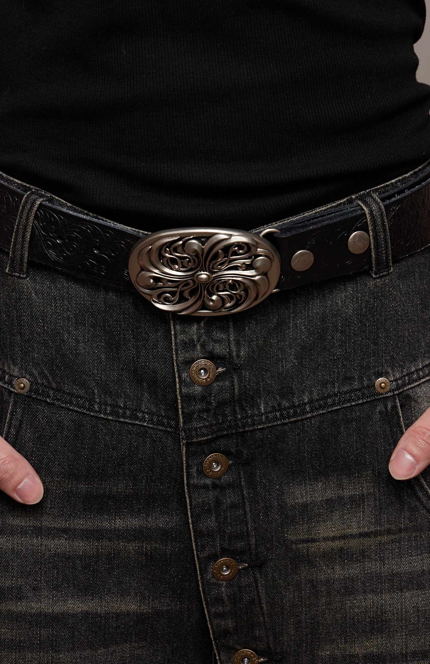 DND4DES Chrome Acanthus Carved Leather Belt